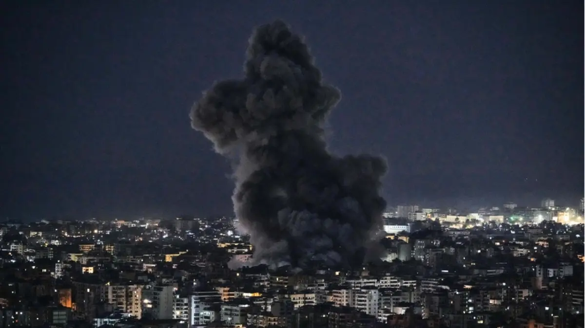 Πλήγματα του Ισραήλ στη Βηρυτό, εκρήξεις και πυρκαγιά στην πρεσβεία των ΗΠΑ στην πρωτεύουσα της Σαουδικής Αραβίας