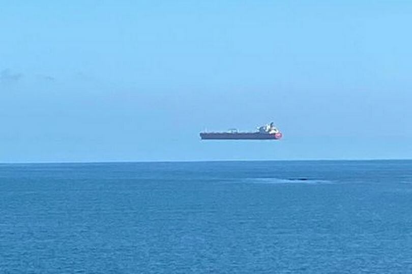 «Ιπτάμενο πλοίο» φωτογράφισαν στην Κορνουάλη