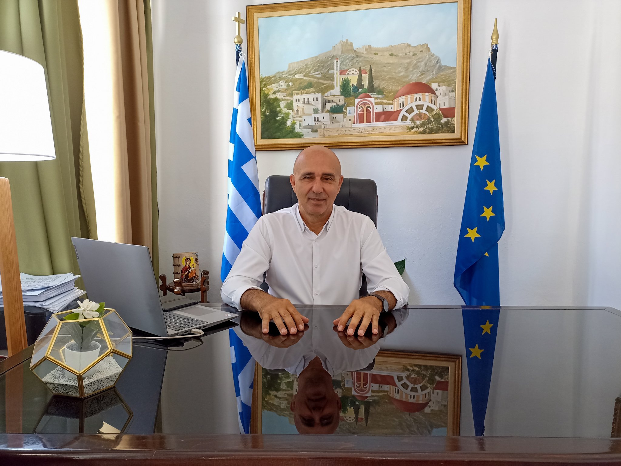 ΔΗΜΑΡΧΟΣ ΛΕΡΟΥ: "ΟΣΗ ΛΑΣΠΗ ΚΑΙ ΝΑ ΡΙΧΝΕΤΕ ΕΜΕΙΣ ΘΑ ΤΗΝ ΚΑΝΟΥΜΕ ΕΡΓΑ"