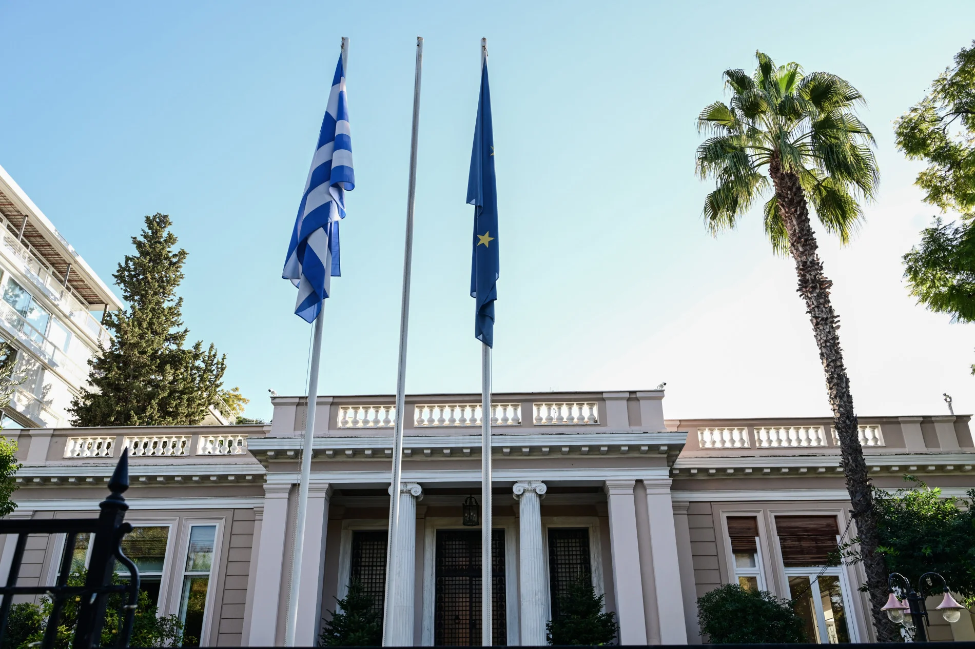 Ανακοινώθηκε ο ανασχηματισμός: Αμετακίνητος ο Μαρινάκης, Κώτσηρας στο Μεταφορών - Οι αλλαγές