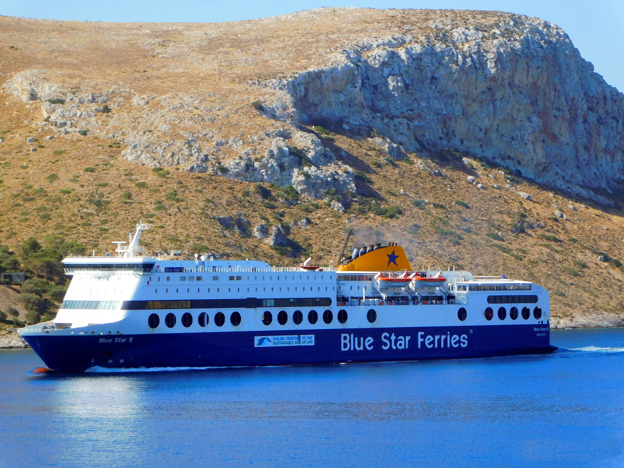 Το πλοίο Blue Star 2