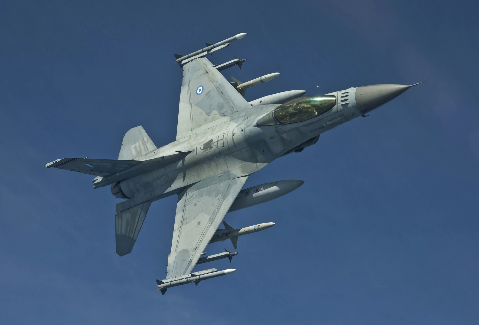 Αναγκαστική προσγείωση F-16 της Πολεμικής Αεροπορίας στη Ζάκυνθο, καλά στην υγεία του ο πιλότος