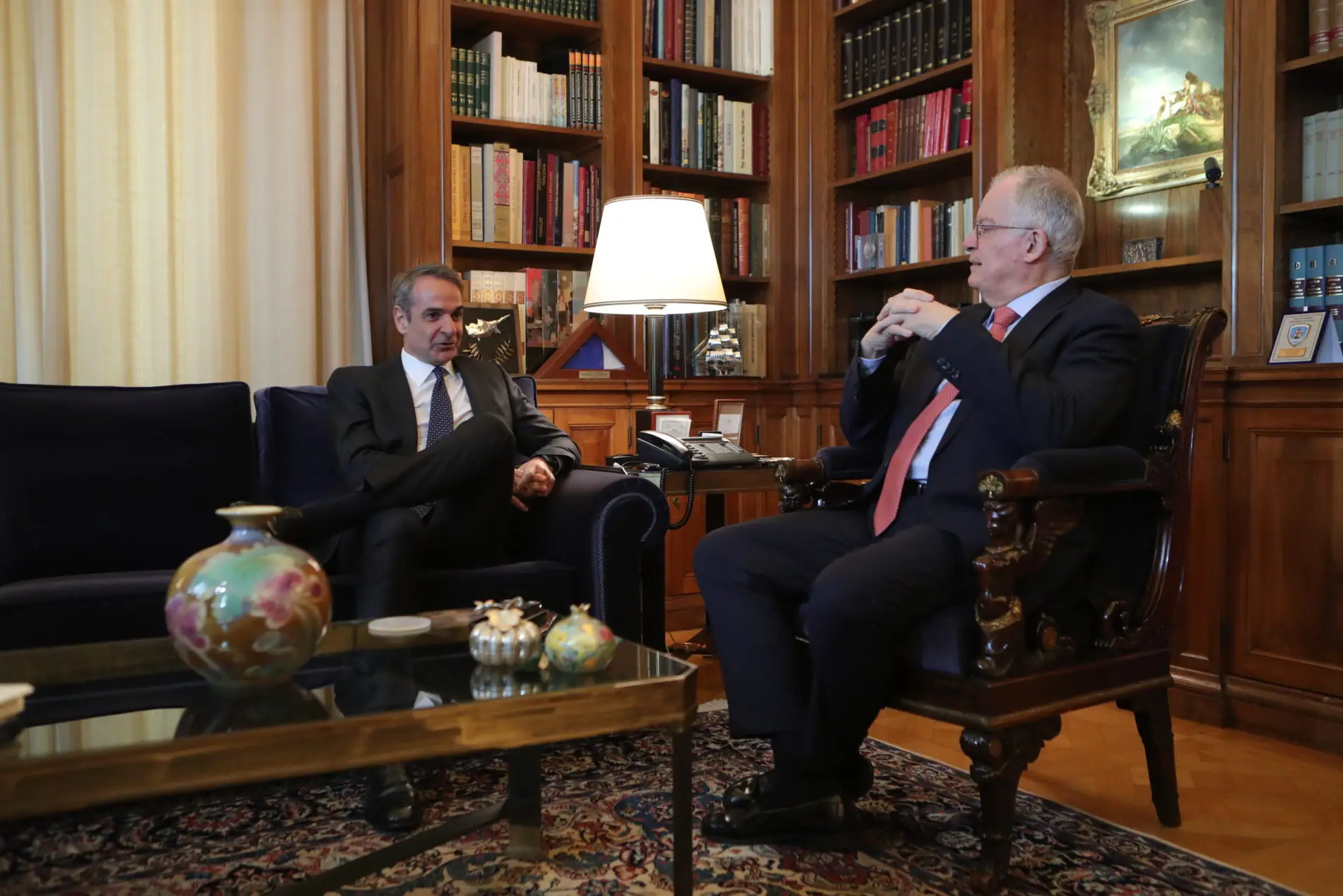 Συνάντηση του Προέδρου της Δημοκρατίας Κωνσταντίνου Τασούλα, με τον πρωθυπουργό Κυριάκο Μητσοτάκη, στο πλαίσιο των τακτικών μηνιαίων ενημερώσεων, στο Προεδρικό Μέγαρο, Τετάρτη 11 Μαρτίου 2026. (ΣΩΤΗΡΗΣ ΔΗΜΗΤΡΟΠΟΥΛΟΣ/EUROKINISSI)