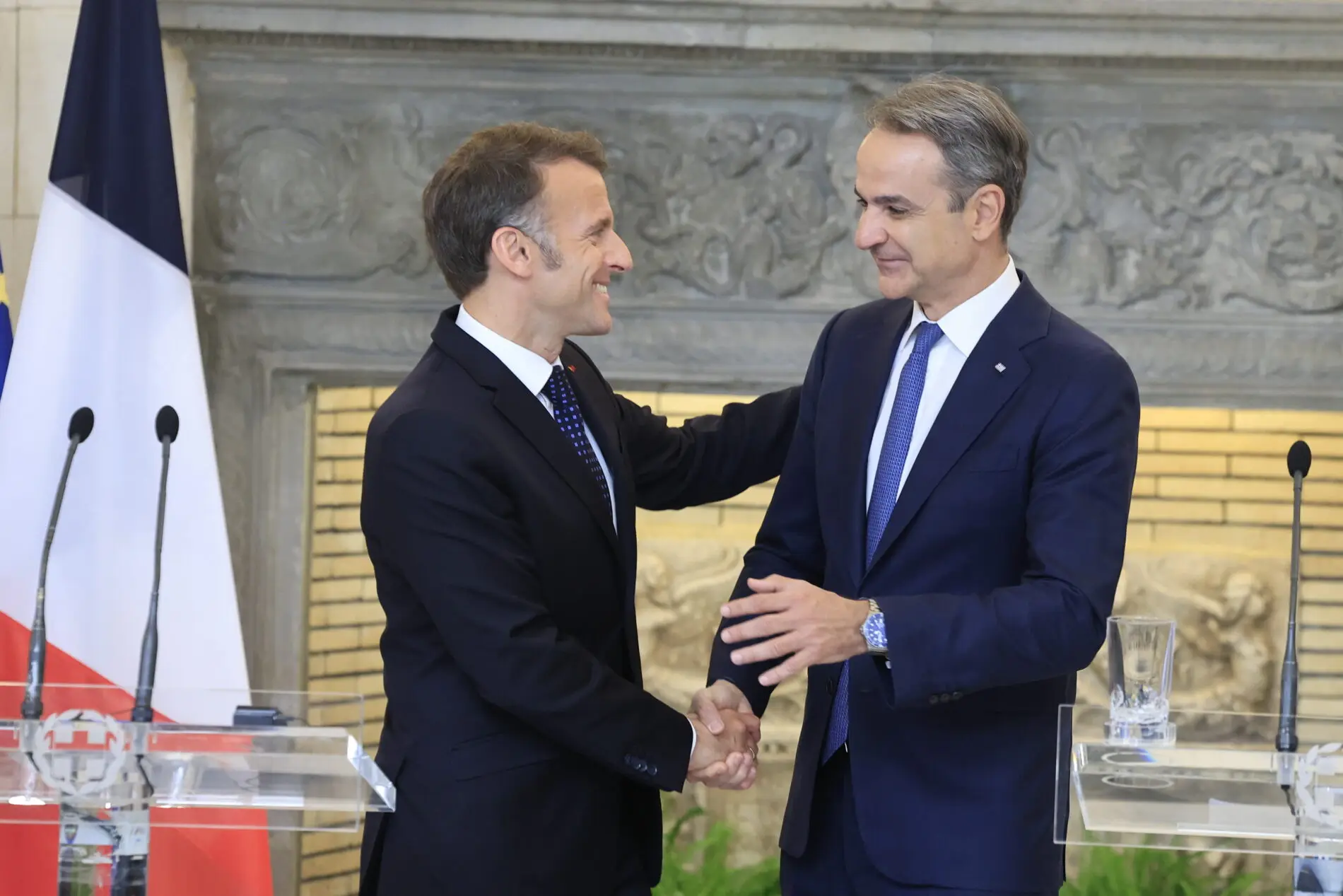 Συνάντηση του πρωθυπουργού Κυριάκου Μητσοτάκη με τον πρόεδρο της Γαλλίας Emmanuel Macron, στο Μέγαρο Μαξίμου, Σάββατο 25 Απριλίου 2026. (ΓΙΩΡΓΟΣ ΚΟΝΤΑΡΙΝΗΣ/EUROKINISSI)