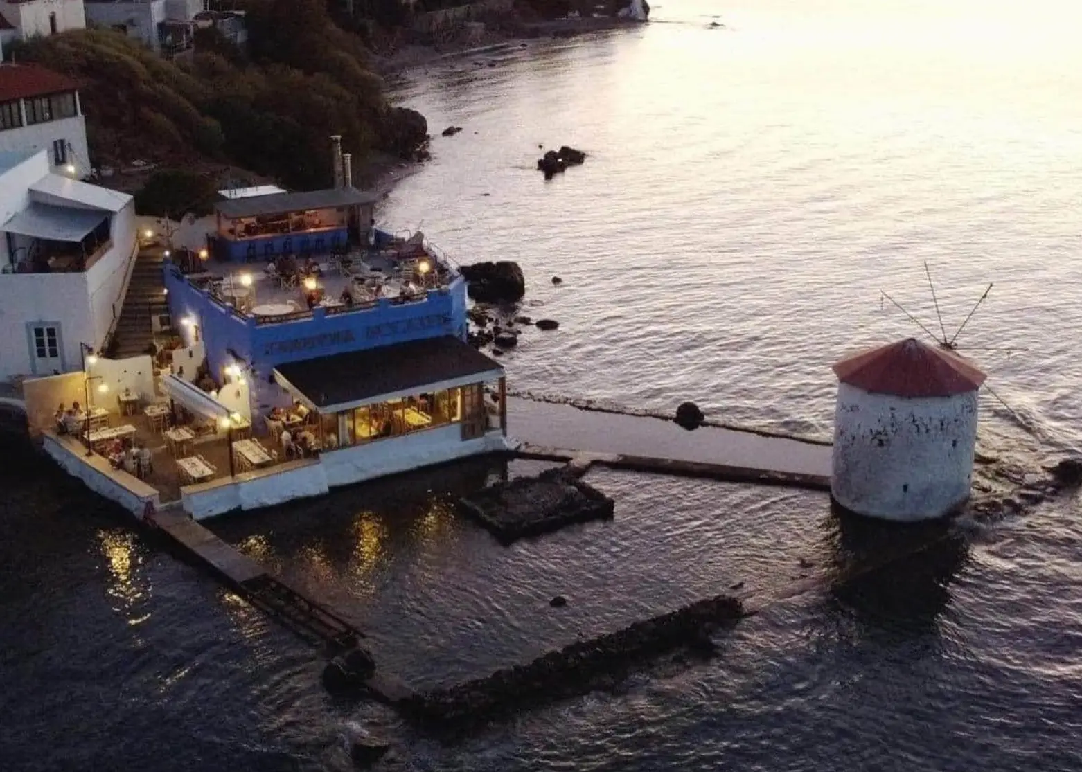 Το εστιατόριο "Mylos by the sea" στην Αγία Μαρίνα Λέρου