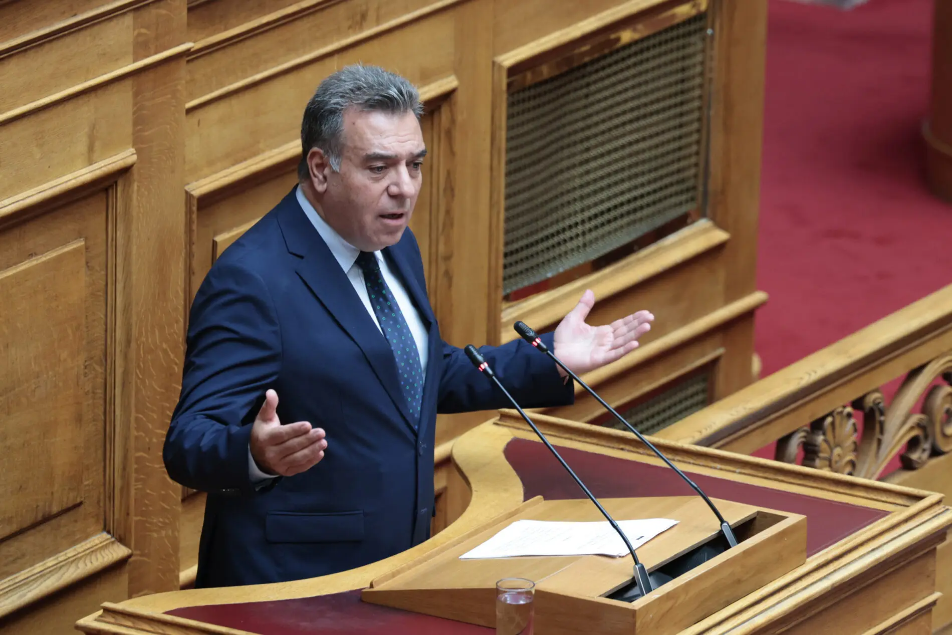Παρέμβαση και πρόταση του Μάνου Κόνσολα για να γίνει αφορολόγητο το επίδομα ανεργίας για τους εποχιακά εργαζόμενους