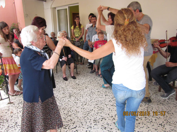 Θεατρική  παράσταση νυκτερινού σχολείου στο Ισιδώρειο Εκκλ. Γηροκομείο