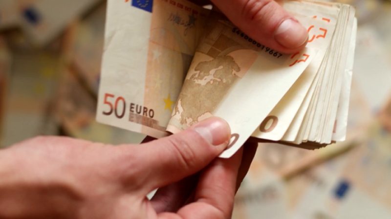 Επίδομα 800 ευρώ: Νέα δεδομένα – Ποιοι εργαζόμενοι μένουν εκτός χρηματοδότησης