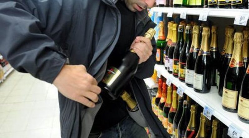 Ρόδος: «Άρπαξαν» βότκα και Bacardi χωρίς να πληρώσουν