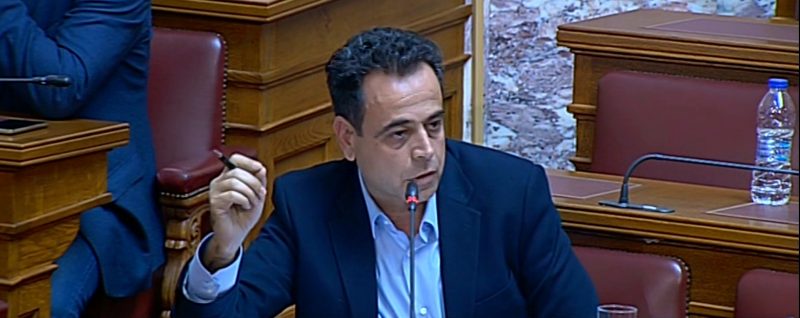 Ν. Σαντορινιός: Ο κ. Μηταράκης λέει ψέματα βάζοντας σε κίνδυνο τον μειωμένο συντελεστή ΦΠΑ στα 5 νησιά του Αιγαίου που φιλοξενούν πρόσφυγες