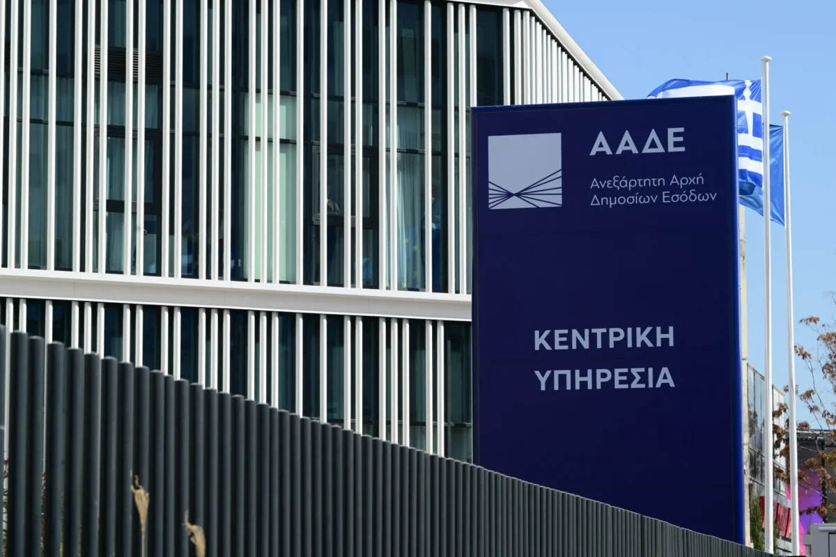 Ανοίγει ο δρόμος για μείωση φορολογικών συντελεστών και κατάργηση των τεκμηρίων