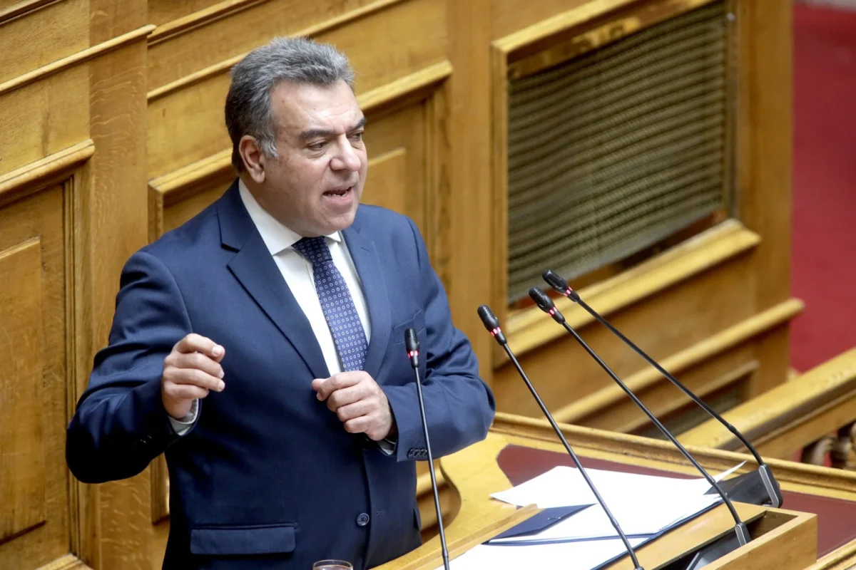 ΜΑΝΟΣ ΚΟΝΣΟΛΑΣ: «Να αντιμετωπιστούν τα προβλήματα στην εφαρμογή του Ψηφιακού Πελατολογίου Οχημάτων από τις επιχειρήσεις ενοικίασης αυτοκινήτων στα μικρά νησιά»