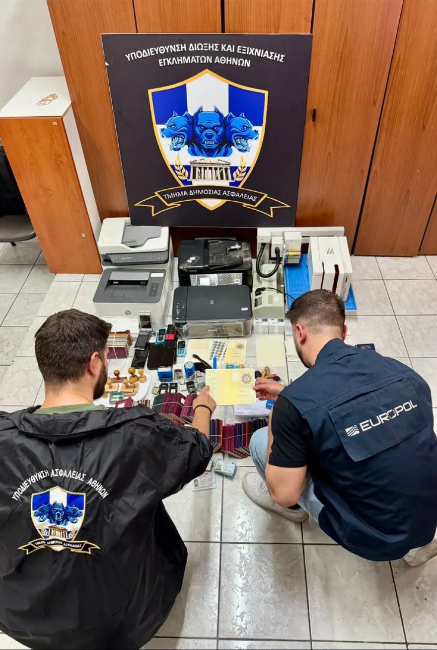 Εξαρθρώθηκε εγκληματική οργάνωση που πλαστογραφούσε έγγραφα και διακινούσε παράνομα μετανάστες – 23 συλλήψεις