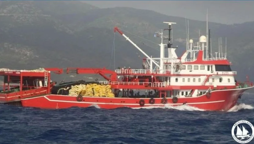 Ύποπτη Δραστηριότητα 32 Τουρκικών Αλιευτικών Σκαφών στο Αιγαίο και στο Ιόνιο