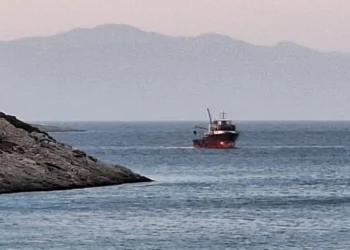 «Κρυφτό» Τούρκων ψαράδων με το Λιμενικό