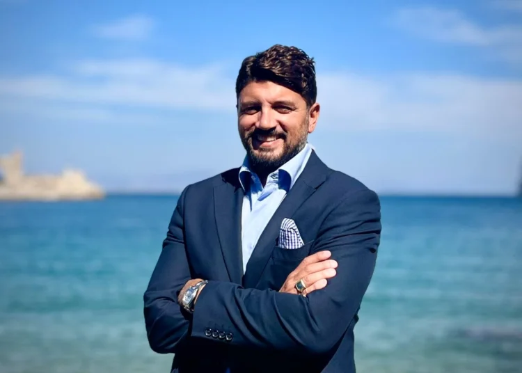 Παναγιώτης Κουνάκης: «Πώς πεθαίνουν οι Δημοκρατίες… σιωπηλά»