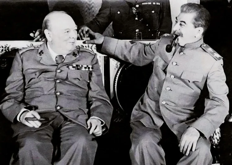 Σαν σήμερα ο Τσόρτσιλ και ο Στάλιν μοίρασαν την Ελλάδα σε… μια χαρτοπετσέτα!