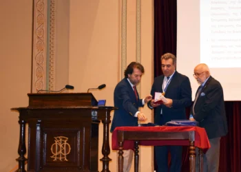 Τιμητική διάκριση στον Μάνο Κόνσολα από τον Φιλολογικό Σύλλογο ‘’Παρνασσός’’, τον πιο ιστορικό σύλλογο της χώρας