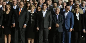 Ιθάκη: Ο Αλέξης Τσίπρας βγάζει στη σέντρα Βαρουφάκη, Λαφαζάνη, Πολάκη και Παππά – Το άγνωστο «όχι» της Αχτσιόγλου