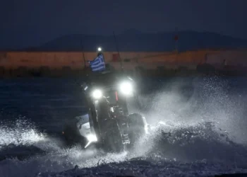 Τούρκοι ψαράδες συνεχίζουν τις προκλήσεις: Παράνομη αλιεία ανάμεσα σε Φαρμακονήσι και Αγαθονήσι