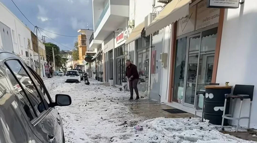 Πρωτοφανής χαλαζόπτωση στη Λέρο – Δεν θυμούνται παρόμοιο φαινόμενο εδώ και 60 χρόνια