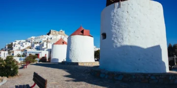 Λέρος: Με λαμπρότητα πραγματοποιήθηκε η φωταγώγηση του Χριστουγεννιάτικου δέντρου