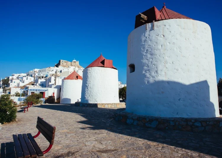 Λέρος: Με λαμπρότητα πραγματοποιήθηκε η φωταγώγηση του Χριστουγεννιάτικου δέντρου