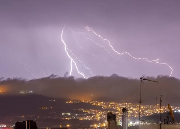 Καιρός: Έρχεται κακοκαιρία με ισχυρές βροχές και καταιγίδες σύμφωνα με τον Γιάννη Καλλιάνο