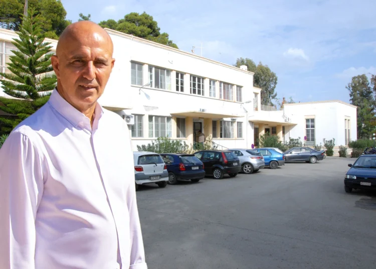 Μιχάλης Κόλιας: «Εμπαιγμός προς τους πολίτες» – Καταγγέλλει τις ελλείψεις στις προκηρύξεις για το Νοσοκομείο