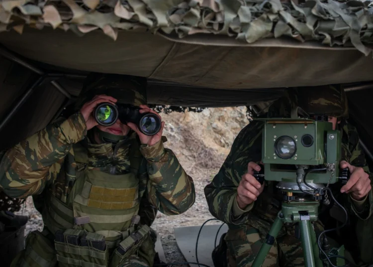 Νομοσχέδιο για τη «νέα εποχή» του Στρατού: Όλες οι αλλαγές σε μισθούς, βαθμολόγιο και αναβολές στις Ένοπλες Δυνάμεις