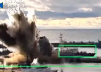 Νέα σελίδα στον ναυτικό πόλεμο: Η Ουκρανία χτύπησε υποβρύχιο με drones