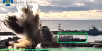 Νέα σελίδα στον ναυτικό πόλεμο: Η Ουκρανία χτύπησε υποβρύχιο με drones