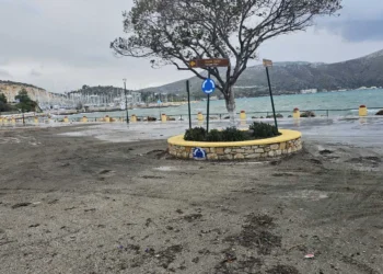 Λέρος: Απίστευτες εικόνες από την κακοκαιρία στο Λακκί (Video)