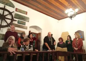 Θεατρική Ομάδα Λέρου: Η εκδήλωση κοπής της πρωτοχρονιάτικης πίτας στο Cafe Remezzo