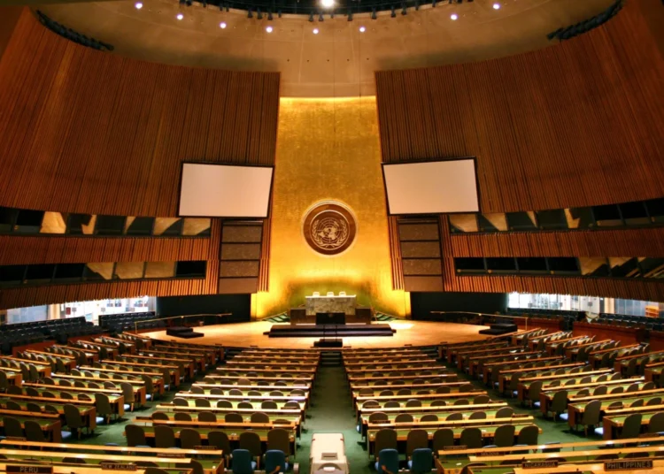 UN General Assembly hall / Patrick Gruban,, CC BY-SA 2.0 via Wikimedia Commons