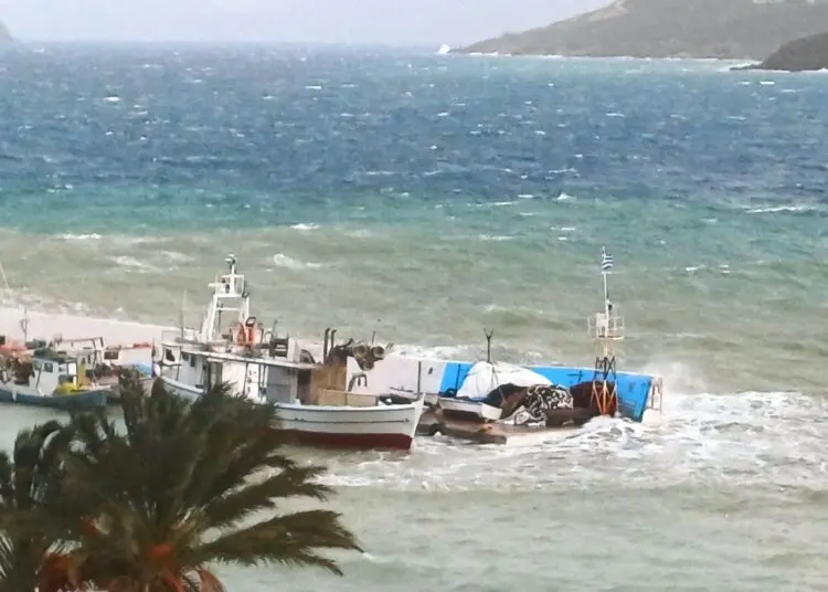 Ισχυροί νότιοι άνεμοι πλήττουν το αλιευτικό καταφύγιο Παντελίου / Φωτο: Δήμος Λέρου