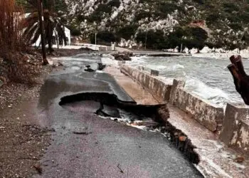 Λέρος: Εκτεταμένες ζημιές στο παραλιακό οδικό δίκτυο από την κακοκαιρία – Κλειστός ο δρόμος στο Δρυμώνα