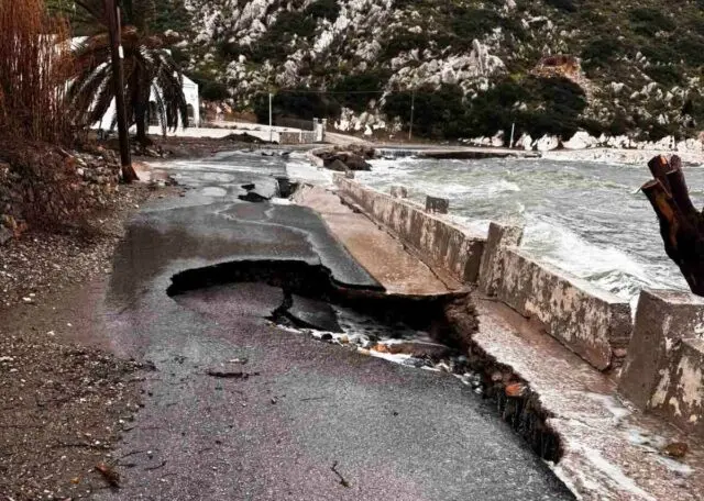 Λέρος: Εκτεταμένες ζημιές στο παραλιακό οδικό δίκτυο από την κακοκαιρία – Κλειστός ο δρόμος στο Δρυμώνα