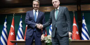 Μητσοτάκης: Να αρθεί κάθε απειλή στις μεταξύ μας σχέσεις – Ερντογάν: Πολύτιμος φίλος ο Έλληνας πρωθυπουργός