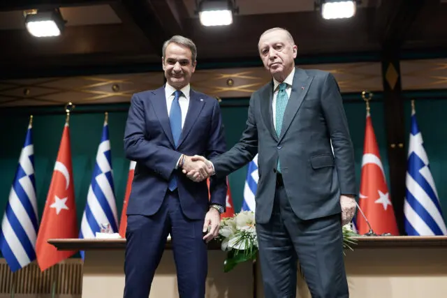 Μητσοτάκης: Να αρθεί κάθε απειλή στις μεταξύ μας σχέσεις – Ερντογάν: Πολύτιμος φίλος ο Έλληνας πρωθυπουργός