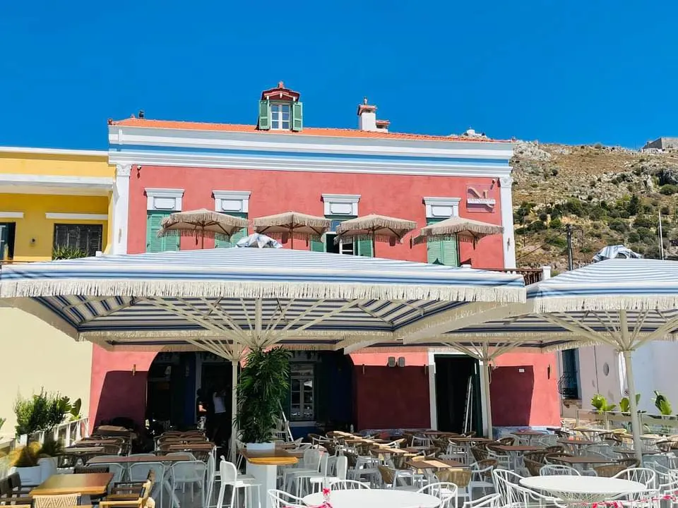 Λέρος: Δωρεάν φιλοξενία ταξιδιωτών στο Navarone Estate στην Αγ. Μαρίνα από την Οικογένεια Σκορδάλη